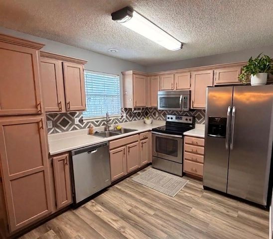 1323 SE Lexington Avenue, Lee's Summit, MO 64081