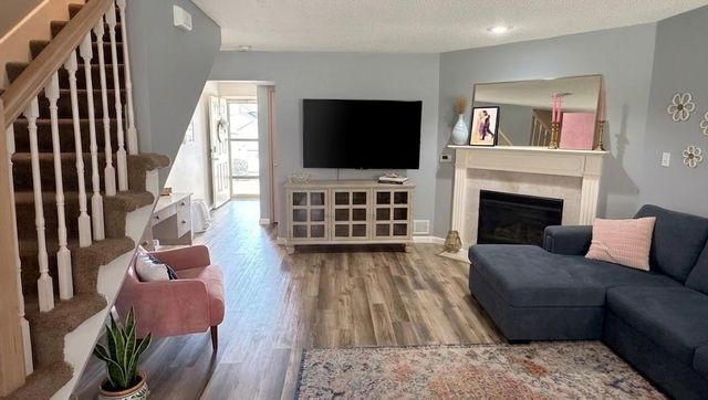 1323 SE Lexington Avenue, Lee's Summit, MO 64081