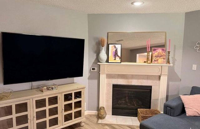 1323 SE Lexington Avenue, Lee's Summit, MO 64081