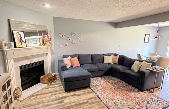 1323 SE Lexington Avenue, Lee's Summit, MO 64081