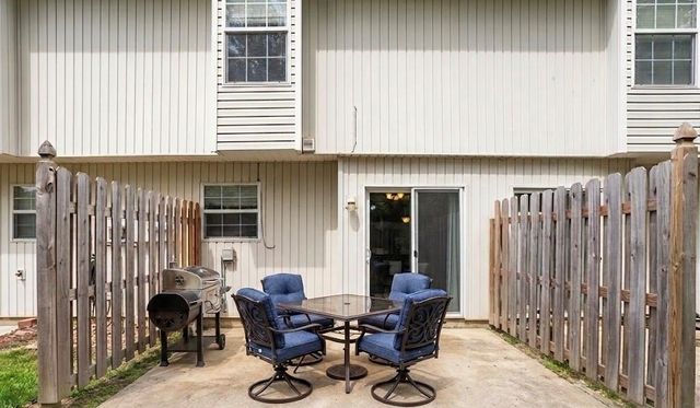 1323 SE Lexington Avenue, Lee's Summit, MO 64081