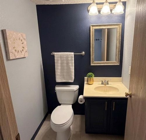 1323 SE Lexington Avenue, Lee's Summit, MO 64081