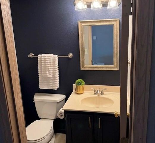1323 SE Lexington Avenue, Lee's Summit, MO 64081