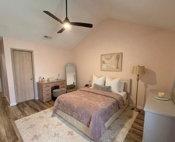 1323 SE Lexington Avenue, Lee's Summit, MO 64081