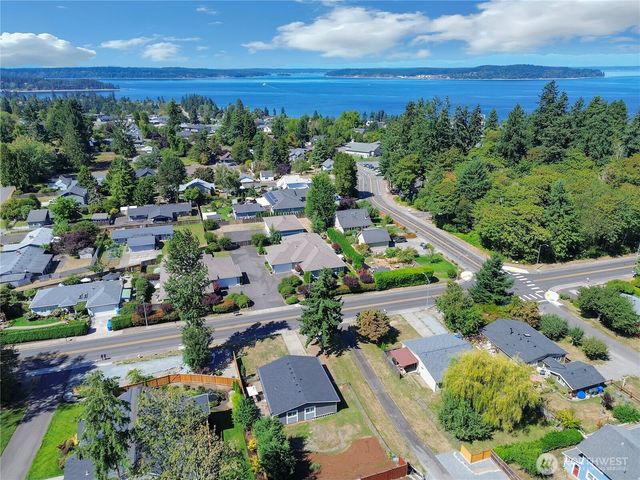 715 Stevens Street, Steilacoom, WA 98388