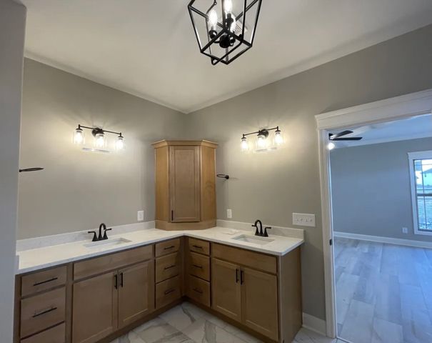 446 Spiderwort Dr, Clarksville, TN 37043