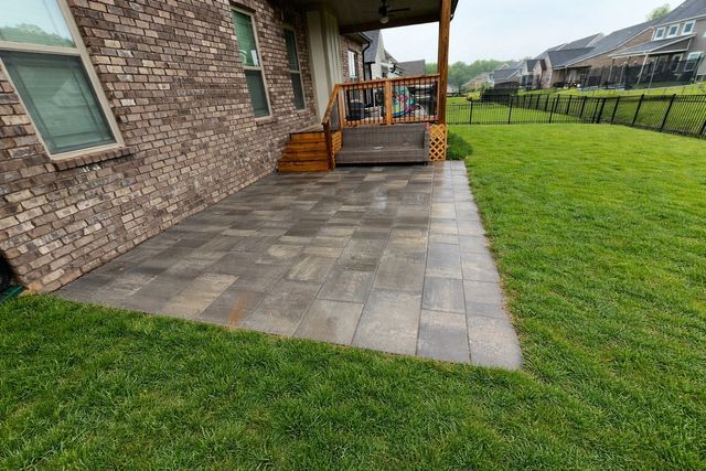 446 Spiderwort Dr, Clarksville, TN 37043