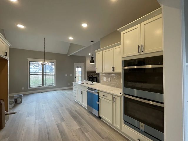 446 Spiderwort Dr, Clarksville, TN 37043