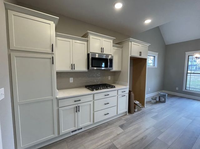 446 Spiderwort Dr, Clarksville, TN 37043