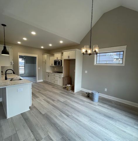 446 Spiderwort Dr, Clarksville, TN 37043