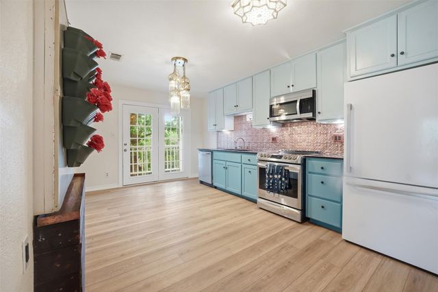 1104 Franklin DR, San Marcos, TX 78666