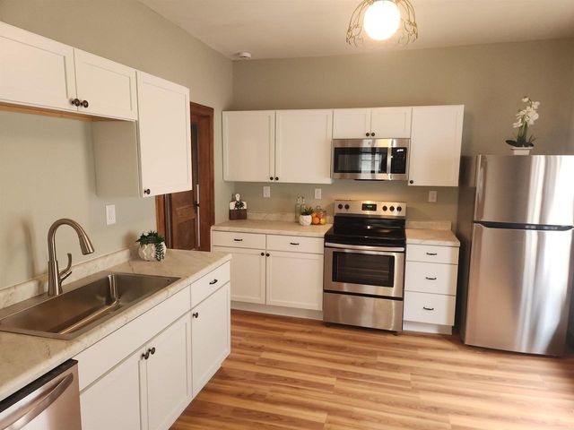 736 E Main Street, Reedsburg, WI 53959