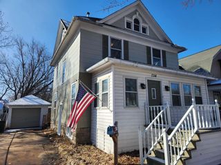 736 E Main Street, Reedsburg, WI 53959