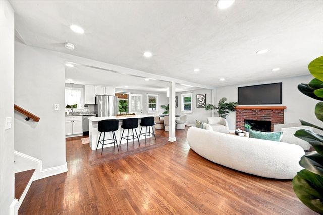 92 Dean Rd, Stoughton, MA 02072