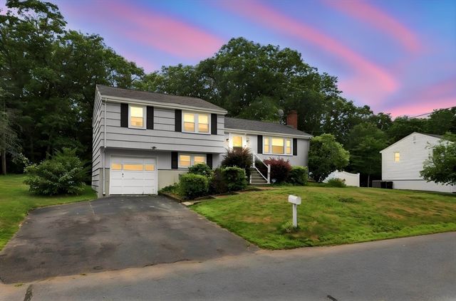 92 Dean Rd, Stoughton, MA 02072