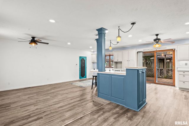 21 RED OAK Lane, Springfield, IL 62712