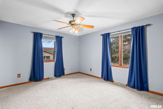 21 RED OAK Lane, Springfield, IL 62712