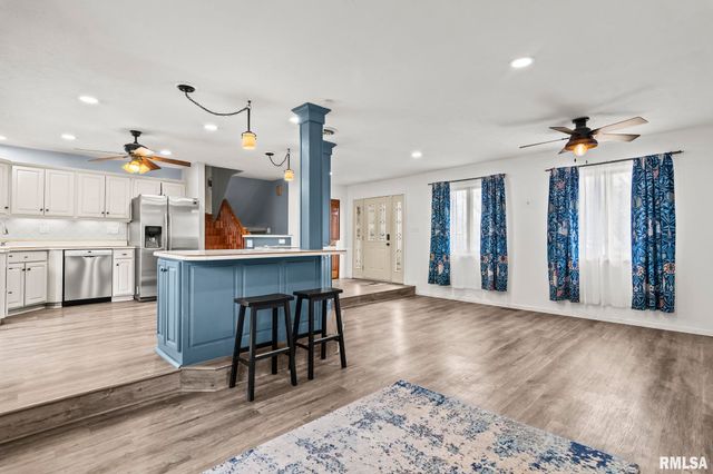 21 RED OAK Lane, Springfield, IL 62712