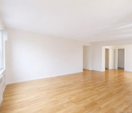 209-25 18th Ave 4C, Bayside, NY 11360