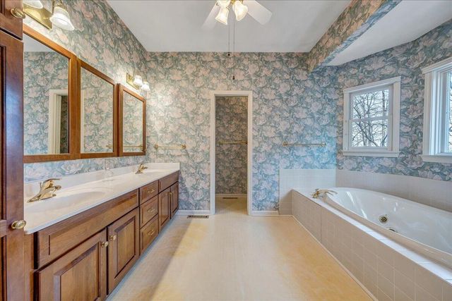 6780 Hidden Woods DR, Roanoke, VA 24018