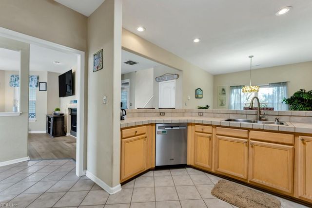 2400 Courtyard LN, Virginia Beach, VA 23455