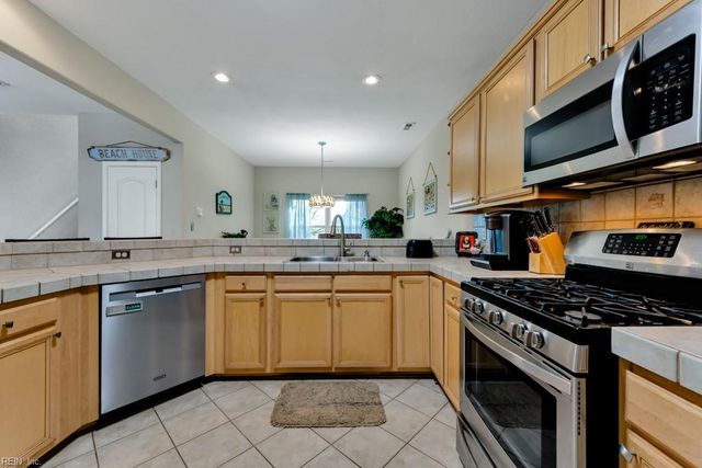 2400 Courtyard LN, Virginia Beach, VA 23455