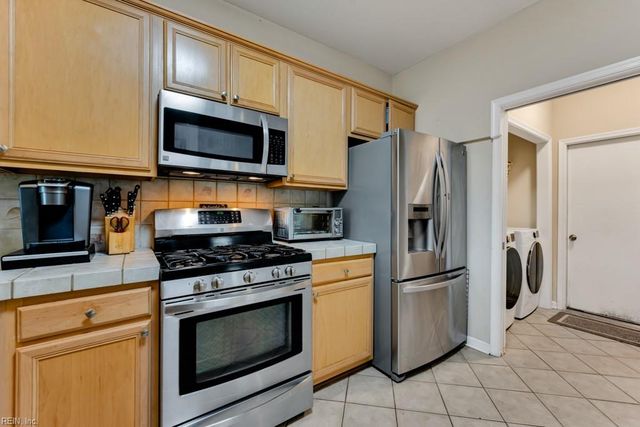 2400 Courtyard LN, Virginia Beach, VA 23455