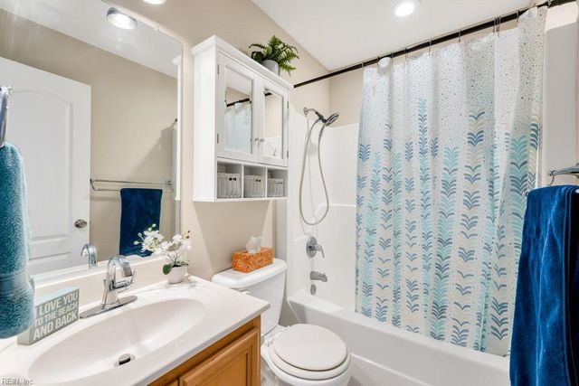 2400 Courtyard LN, Virginia Beach, VA 23455