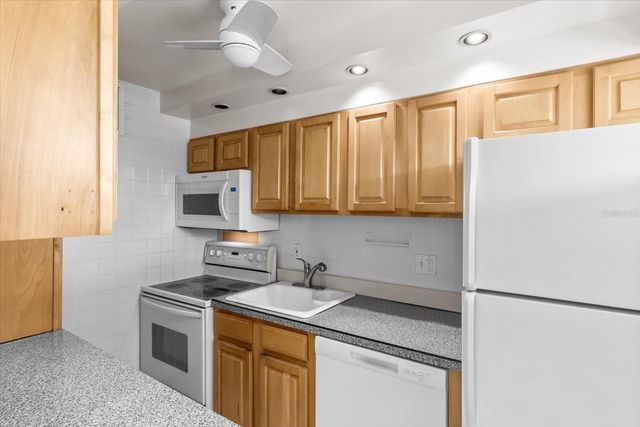 33 S GULFSTREAM AVENUE 305, Sarasota, FL 34236