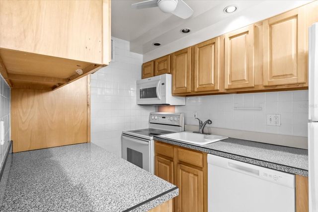33 S GULFSTREAM AVENUE 305, Sarasota, FL 34236