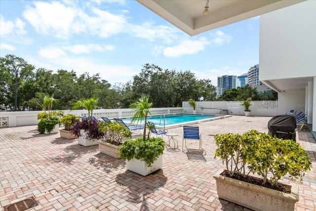 33 S GULFSTREAM AVENUE 305, Sarasota, FL 34236