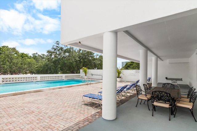 33 S GULFSTREAM AVENUE 305, Sarasota, FL 34236