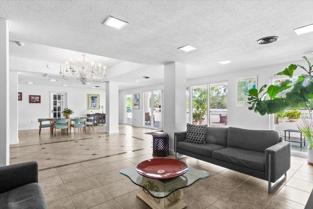 33 S GULFSTREAM AVENUE 305, Sarasota, FL 34236