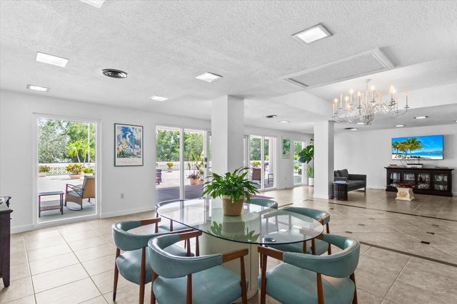 33 S GULFSTREAM AVENUE 305, Sarasota, FL 34236