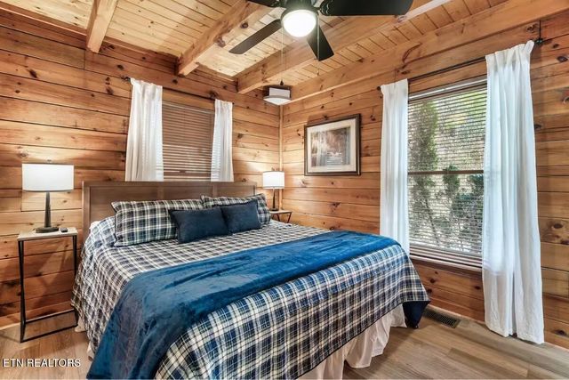 4255 New Pioneer Tr, Pigeon Forge, TN 37863