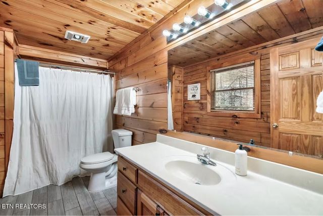 4255 New Pioneer Tr, Pigeon Forge, TN 37863
