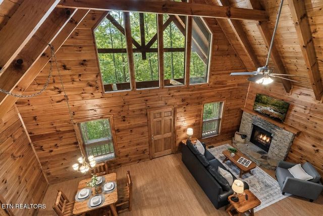 4255 New Pioneer Tr, Pigeon Forge, TN 37863