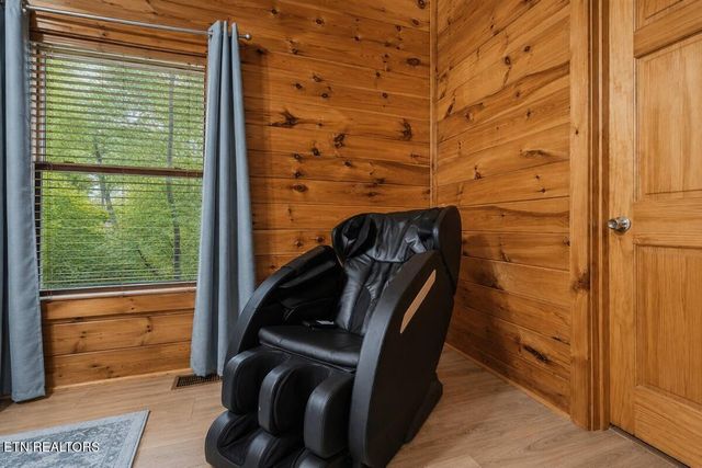 4255 New Pioneer Tr, Pigeon Forge, TN 37863