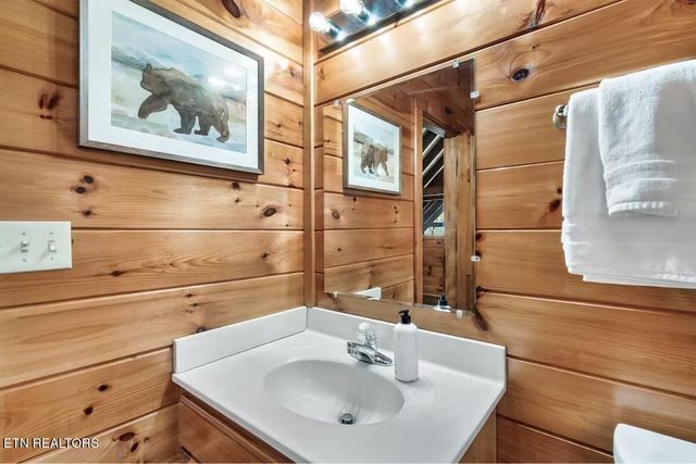 4255 New Pioneer Tr, Pigeon Forge, TN 37863