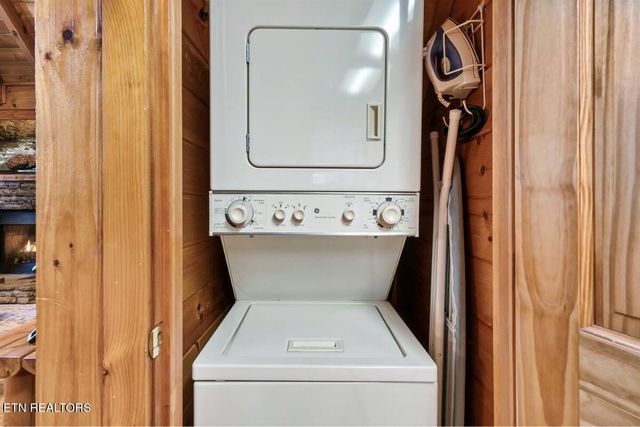 4255 New Pioneer Tr, Pigeon Forge, TN 37863