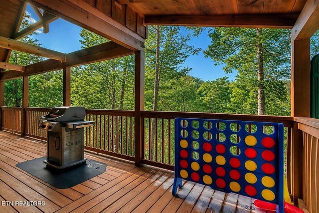 4255 New Pioneer Tr, Pigeon Forge, TN 37863