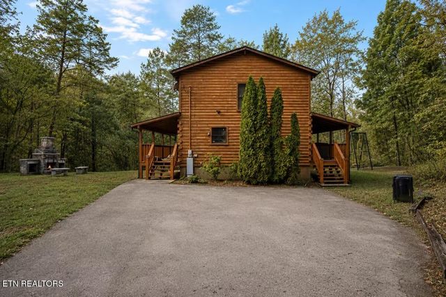 4255 New Pioneer Tr, Pigeon Forge, TN 37863