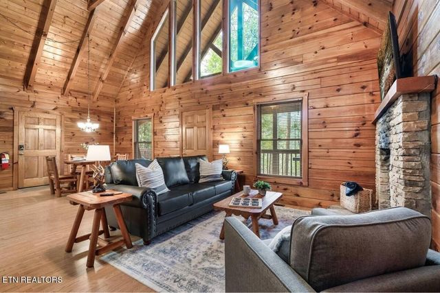 4255 New Pioneer Tr, Pigeon Forge, TN 37863