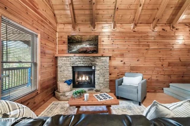 4255 New Pioneer Tr, Pigeon Forge, TN 37863