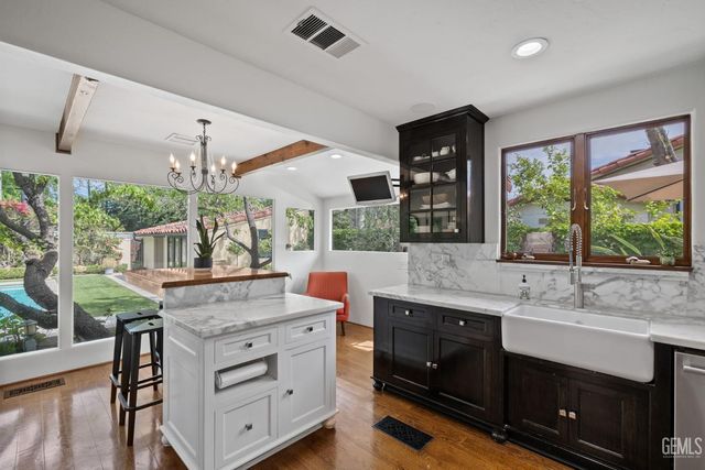 2716 21st Street, Bakersfield, CA 93301