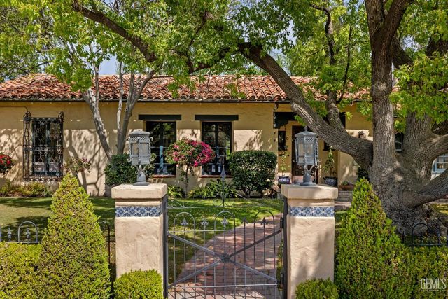 2716 21st Street, Bakersfield, CA 93301