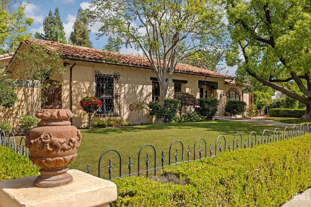 2716 21st Street, Bakersfield, CA 93301