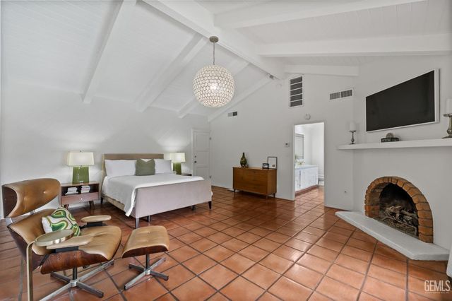 2716 21st Street, Bakersfield, CA 93301