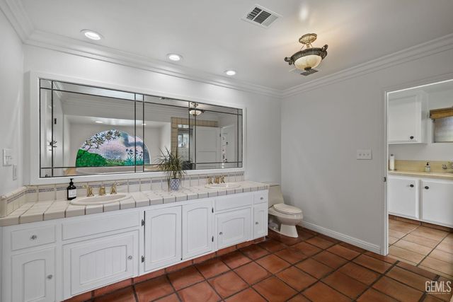 2716 21st Street, Bakersfield, CA 93301