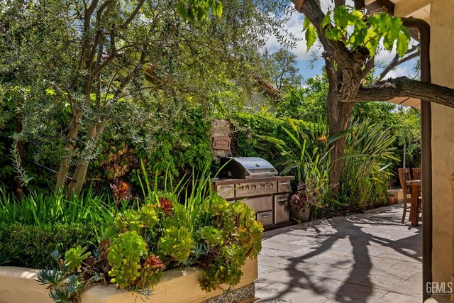 2716 21st Street, Bakersfield, CA 93301